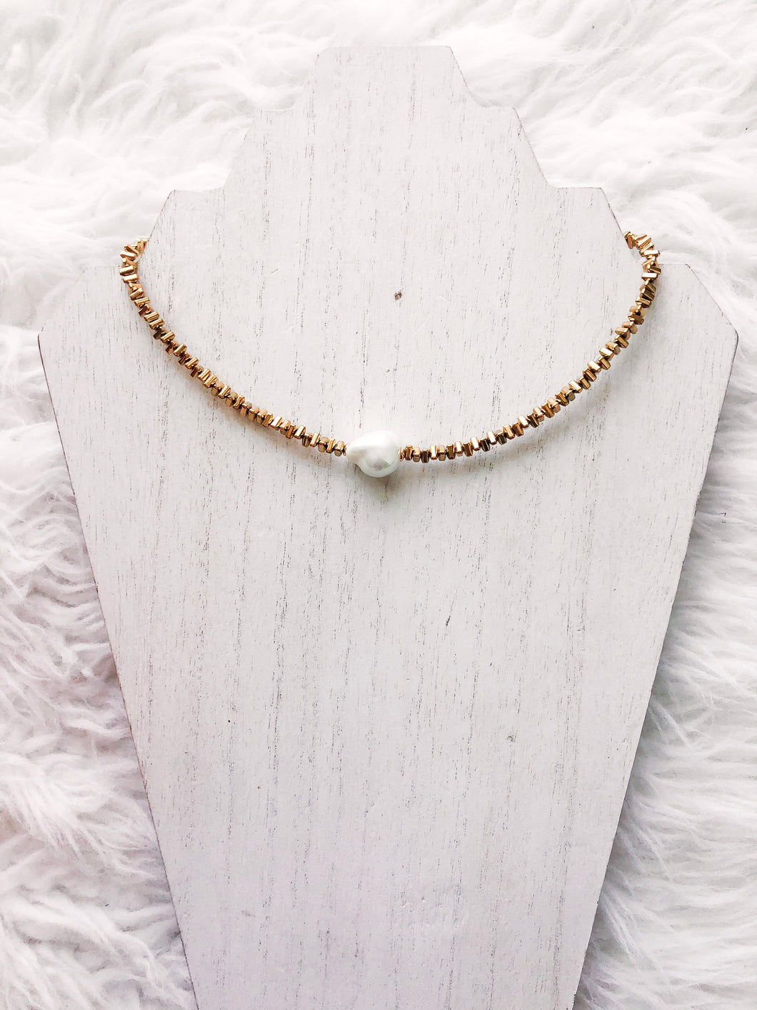Single pearl necklace